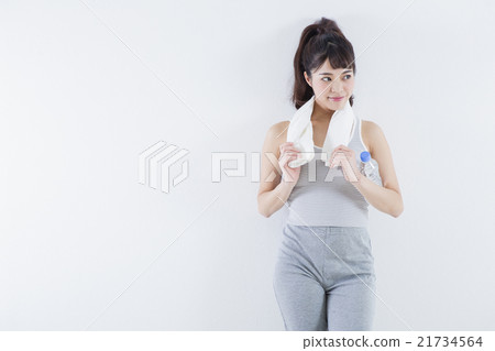 Woman in tank top 21734564