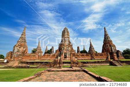 Chaiwattanaram temple in Ayutthaya Chaiwattanaram temple in Ayutthaya 21734680