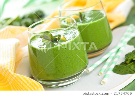 Spinach smoothie with mint. Spinach smoothie with mint. 21734769