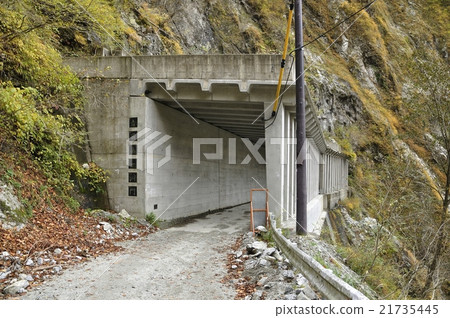 Kamenkura Forest Road Aoi Bank Daiichi Gate Stock Photo