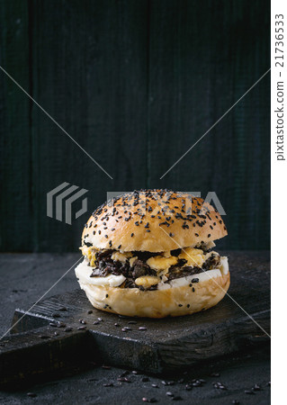 Black rice veggie burger Black rice veggie burger 21736533