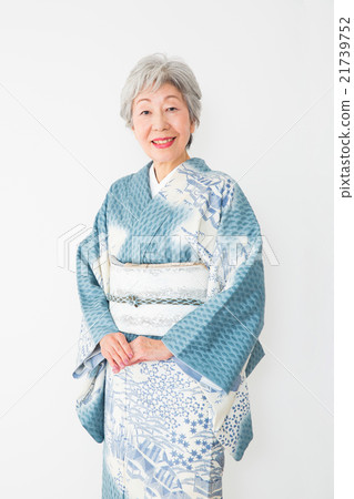 Kimono women Kimono women 21739752