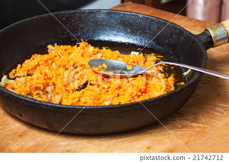 Braised carrots and onions 21742712