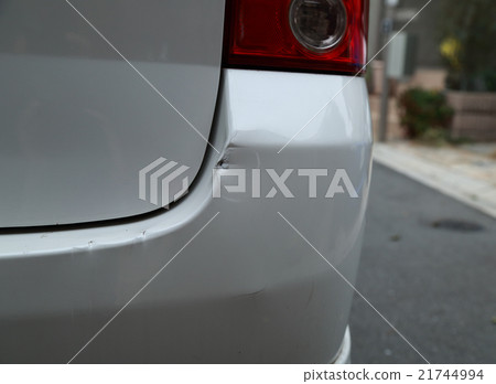 Bruised car wounds 21744994