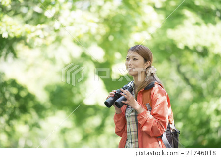 拿著雙眼和微笑的婦女 拿著雙眼和微笑的婦女 21746018