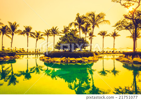 Swimming pool Swimming pool 21751077