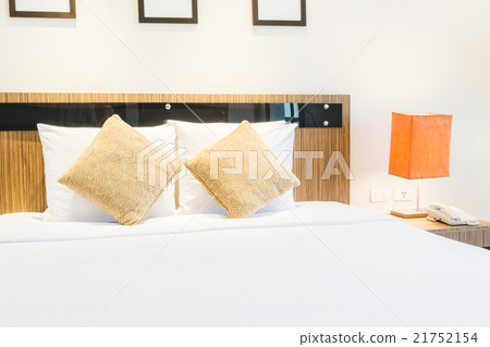 Pillow on bed Pillow on bed 21752154