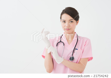 戴著手套的醫護人員（二十多歲的女性） 21754242