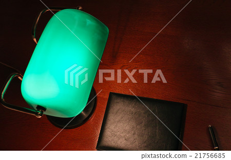 Wooden desk and Bankers lamp (Bankers · Light) 21756685