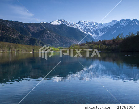 初夏的上高地 初夏的上高地 21761094