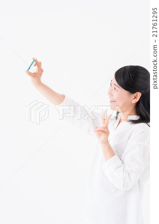 Woman taking a selfie Woman taking a selfie 21761295