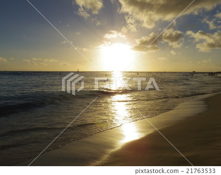 The sunset stained beach 21763533