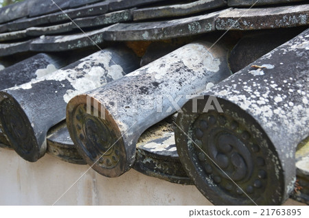 Round roof tile of Tsukiji fence (Toshodaiji temple / 13-46 Gojo-cho Nara city Nara) 21763895