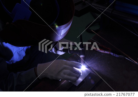 Welding worker 21767077