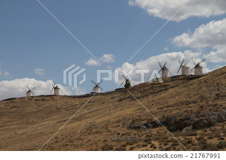 A village in Spain, a view with Windmill of Consuegra 21767991