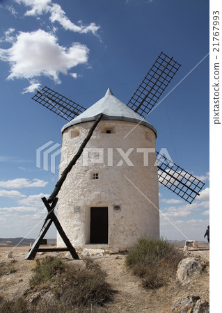 A village in Spain, a view with Windmill of Consuegra 21767993