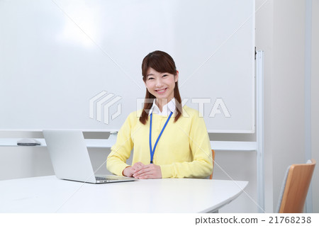 Women working in the conference room Women working in the conference room 21768238