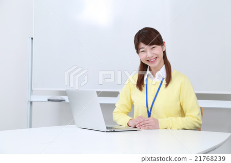 Women working in the conference room Women working in the conference room 21768239