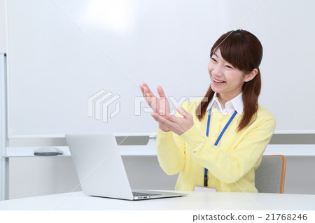 Women working in the conference room Women working in the conference room 21768246