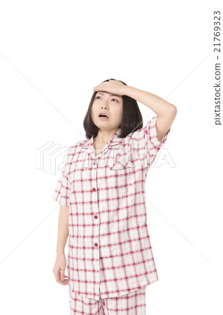 身體狀況不佳的年輕女子 身體狀況不佳的年輕女子 21769323