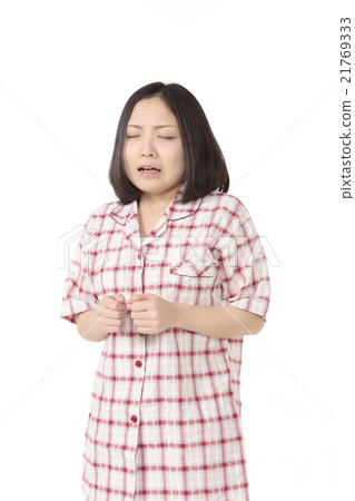 A young woman with poor physical condition 21769333
