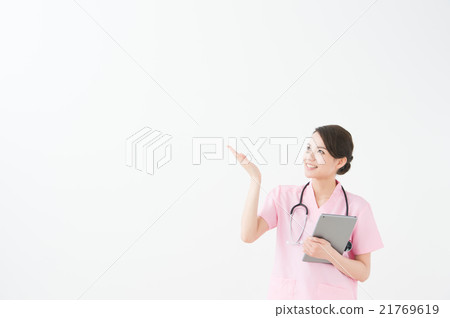 Healthcare worker with tablet PC (female) 21769619