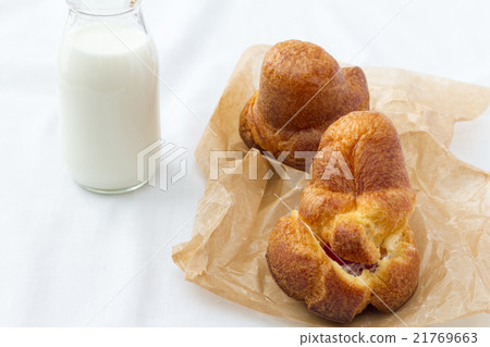 Popover with bottle of milk, white background Popover with bottle of milk, white background 21769663