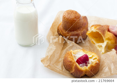 Popover with bottle of milk, white background Popover with bottle of milk, white background 21769664