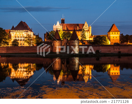 Malbork Castle by night 21771126