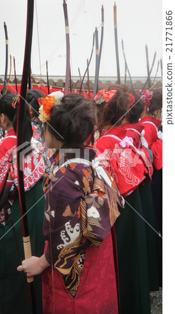 京都·Sanjusangen-dodo·Noriya(大型會議)穿著乾淨衣服的新成人聚集在一起 京都·Sanjusangen-dodo·Noriya(大型會議)穿著乾淨衣服的新成人聚集在一起 21771866