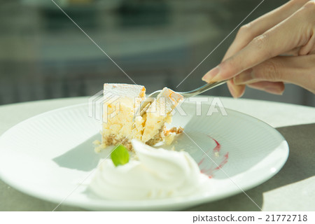 Eat cake Eat cake 21772718