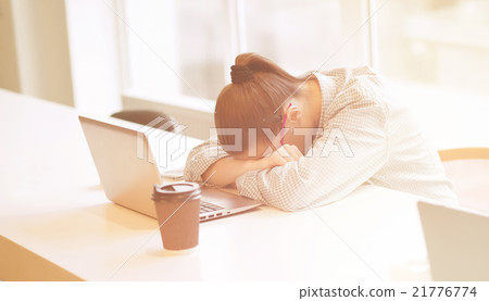 Tired freelance woman Tired freelance woman 21776774