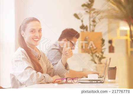Freelance woman working Freelance woman working 21776778