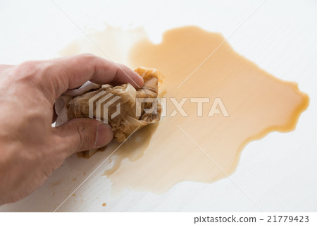溢出的咖啡白背 溢出的咖啡白背 21779423