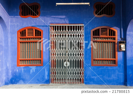 Facade of the old historial shophouse 21780815
