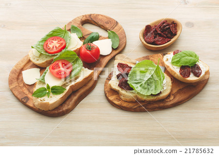 Sandwiches with mascarpone, dried tomatoes, basil 21785632