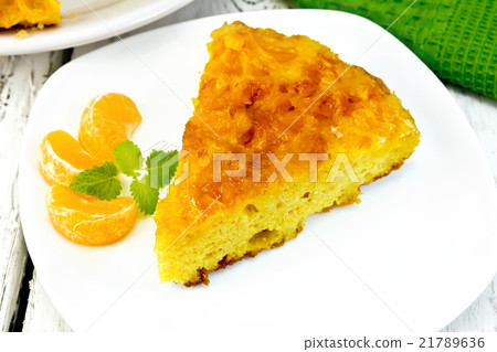 Pie mandarin with mint and napkin on light board 21789636