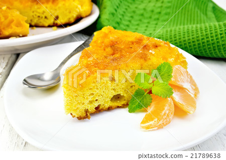 Pie mandarin with mint and spoon on light board 21789638