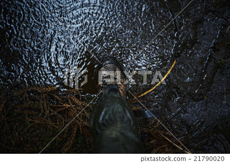 Men who adventure nature 21790020