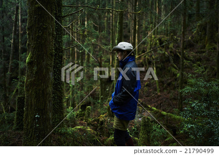 Men who adventure nature 21790499