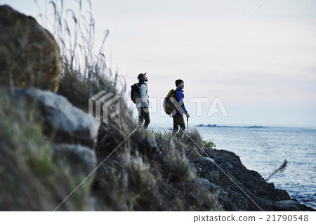 男人徒步旅行 男人徒步旅行 21790548