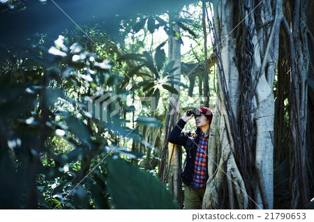 Men who adventure nature 21790653