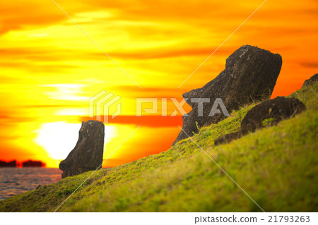 Moais at Ahu Tongariki 21793263