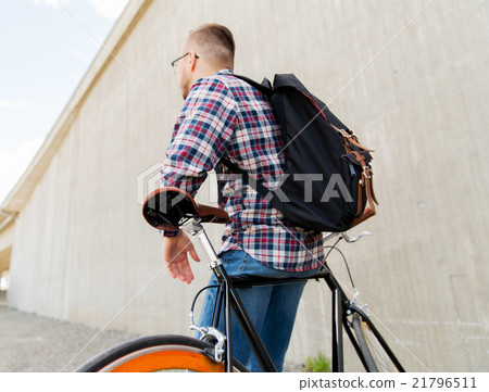 hipster man with fixed gear bike and backpack 21796511