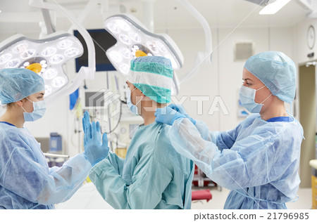 surgeons in operating room at hospital 21796985