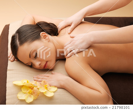 beautiful woman in massage salon beautiful woman in massage salon 21798101