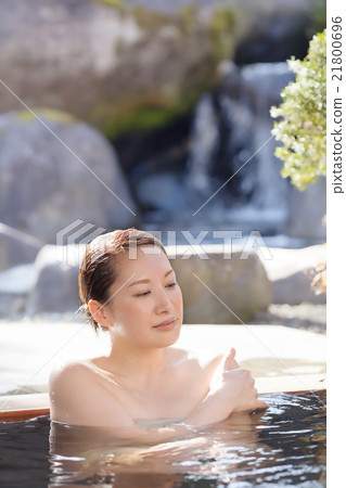 Middle women relaxing in hot spring hot spring bath Middle women relaxing in hot spring hot spring bath 21800696