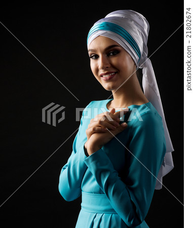 Portrait of muslim woman Portrait of muslim woman 21802674
