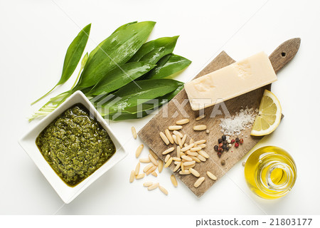 Wild garlic pesto 21803177
