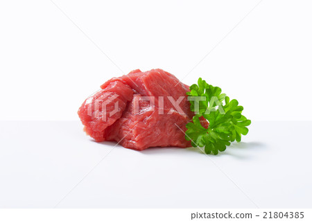Raw beef chunk 21804385